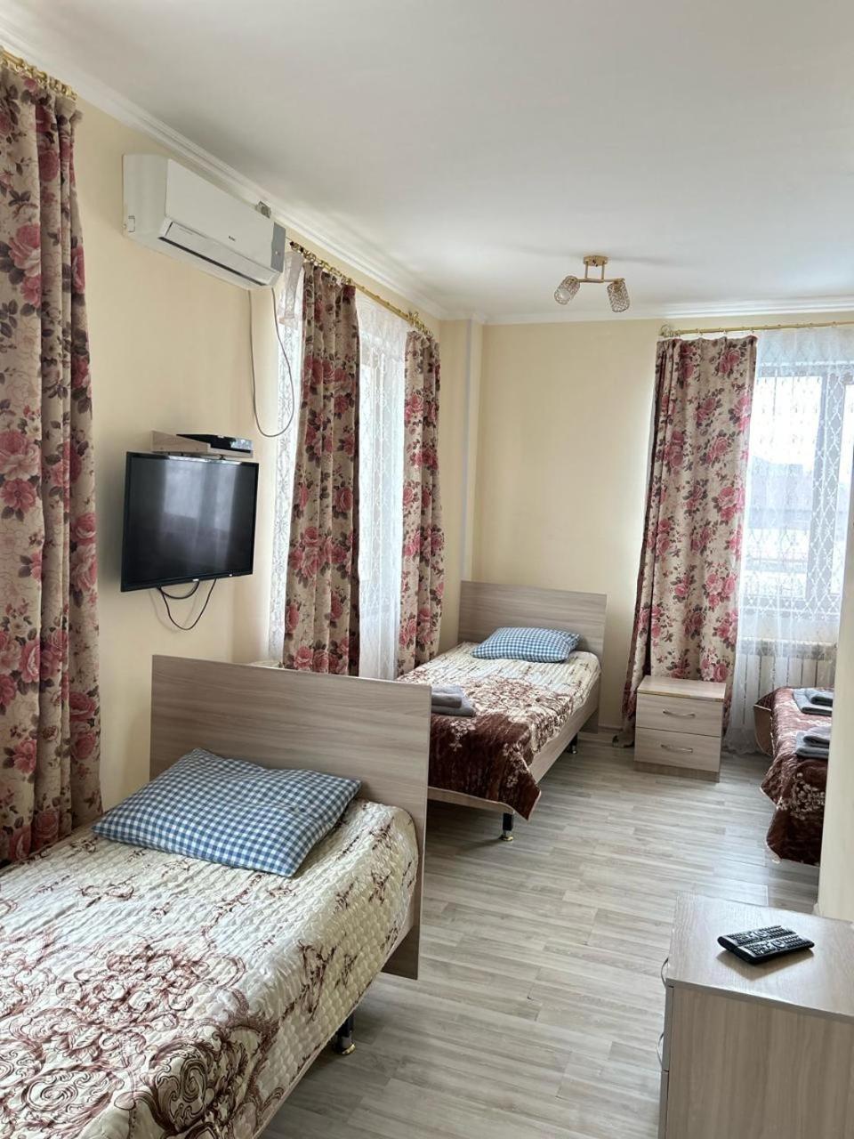 Талисман Hotel Aktau  Kültér fotó